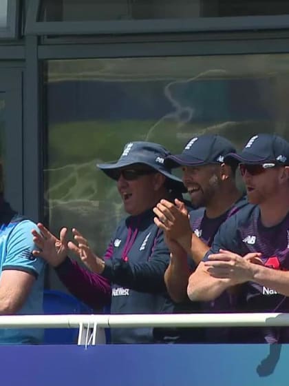 CWC19: ENG v BAN - Roy runs into the umpire