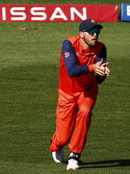 Paul van Meekeren takes a crucial catch to dismiss Jan Frylinck | T20WC 2022