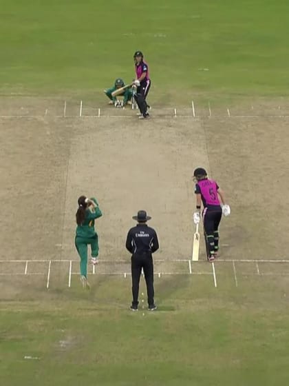 NZ v PAK: Leigh Kasperek's scoop goes wrong