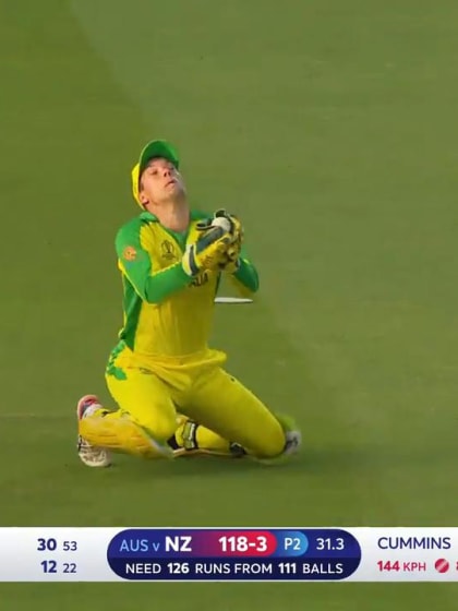 CWC19: NZ v AUS - Carey takes a high catch, Taylor gone