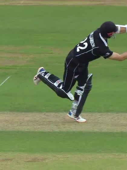 CWC19: BAN v NZ - Mehidy makes the breakthrough removing Williamson