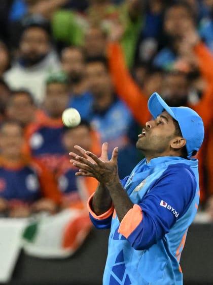 Wicket - Shadab Khan - India v Pakistan ICC T20WC 2022
