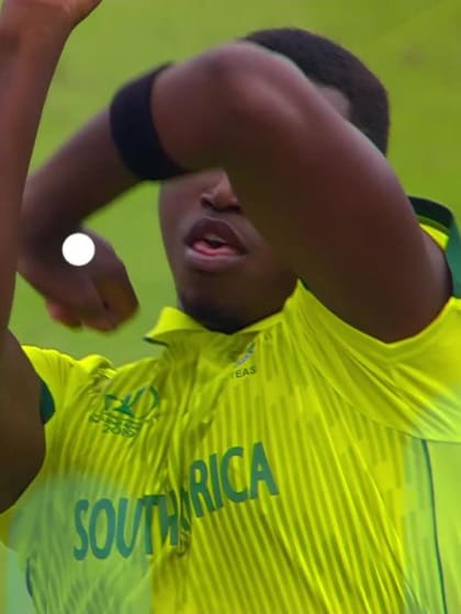 CWC19: Pak v SA - Wahab is bowled by Ngidi