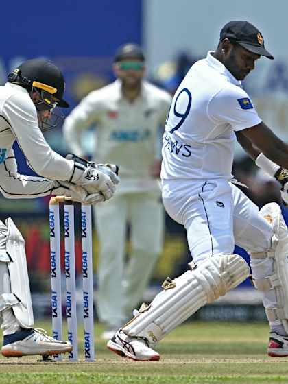 Injury scare for Angelo Mathews during New Zealand Test