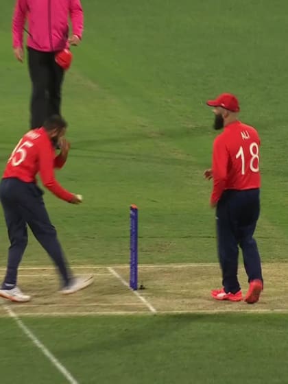 Wicket - Iftikhar Ahmed - England v Pakistan ICC T20WC 2022
