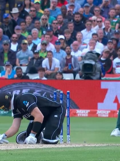 CWC19: NZ v SA - Guptill pirouettes on to his own stumps