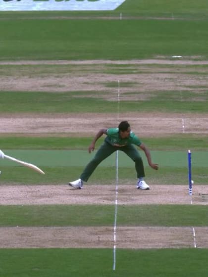 CWC19: BAN v IND - Bhuvneshwar is run out attempting a bye