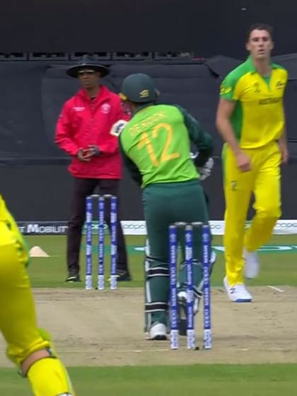 CWC19: AUS v SA - Markam is forced to take evasive action 