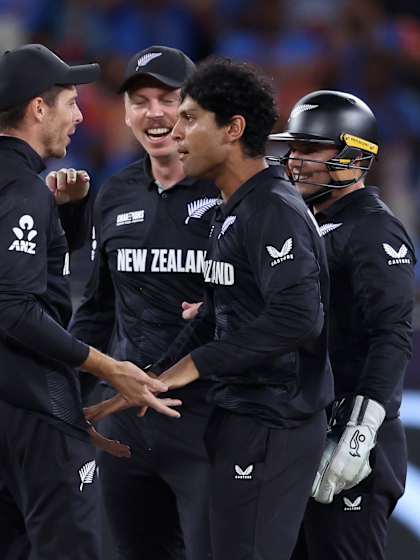 Rachin Ravindra's great catch to dismiss Shreyas | IND v NZ | Champions Trophy 2025