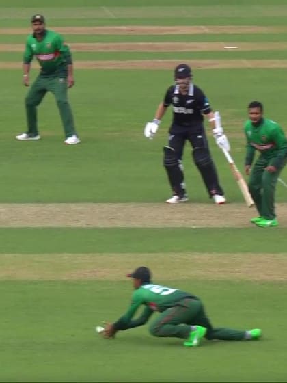 CWC19: BAN v NZ - Munro chips it to mid-wicket