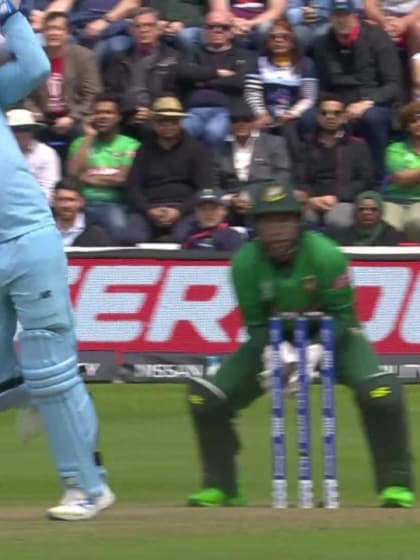 CWC19: ENG v BAN - Supporter drops catch