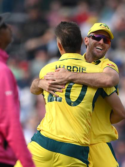 Australia make it 14 in a row with thumping win in Leeds