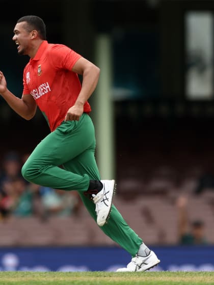 Taskin Ahmed strikes early for Bangladesh to dismiss Temba Bavuma | T20WC 2022