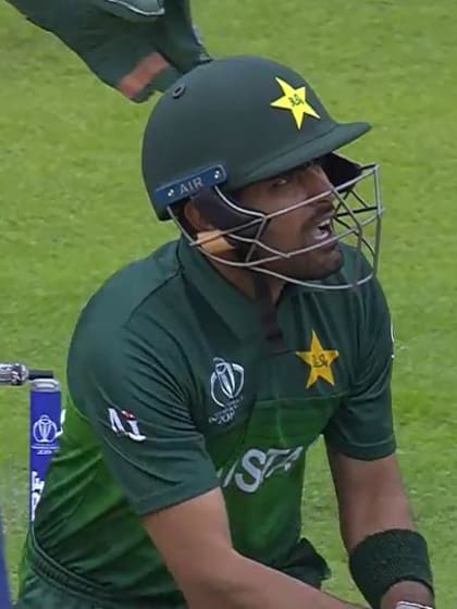 CWC19: IND v PAK - Babar Azam strikes Pakistan's second six