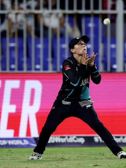 Matthews wicket boosts New Zealand | SF 2 | WT20WC 2024