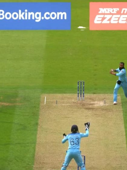CWC19: ENG v AUS - Stoinis run out in mix-up