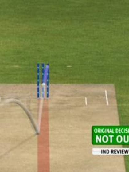 M6: Ravindra Jadeja bowling