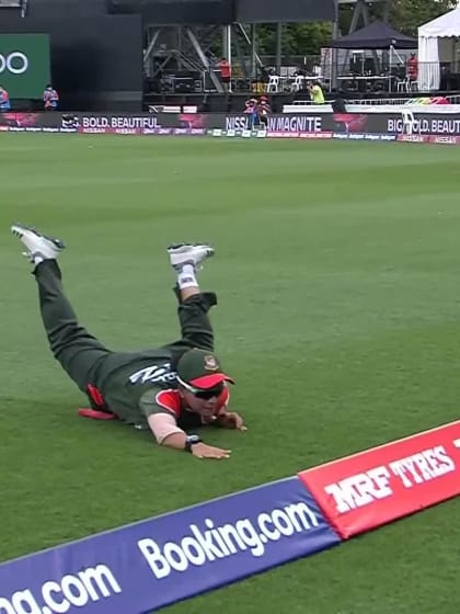 Smriti Mandhana hits the opening boundary