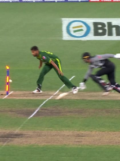 Wicket - Devon Conway - New-Zealand v Pakistan ICC T20WC 2022