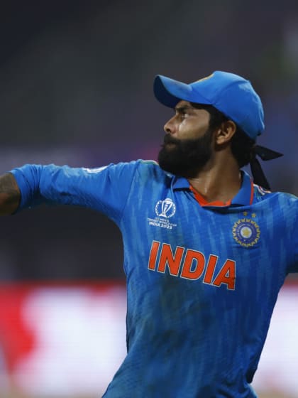Sharp take from Jadeja breaks important stand | CWC23