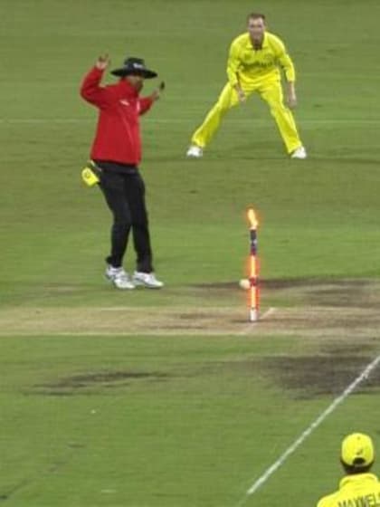 Glenn Maxwell's brilliant run out of MS Dhoni at CWC15