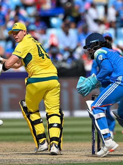 A stroke of good fortune for Steve Smith as bails stay on | IND v AUS | Champions Trophy 2025