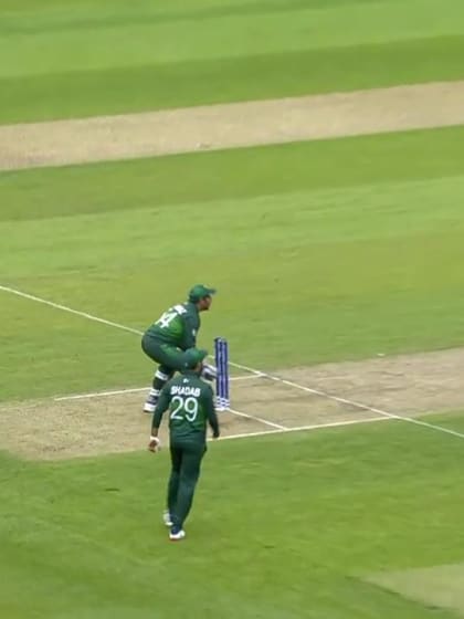 CWC19: IND v PAK - Missed run out chance