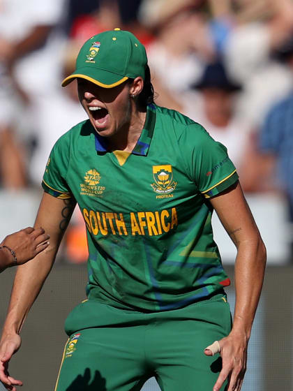 Tazmin Brits takes one-handed screamer to dismiss Alice Capsey | Women's T20WC 2023