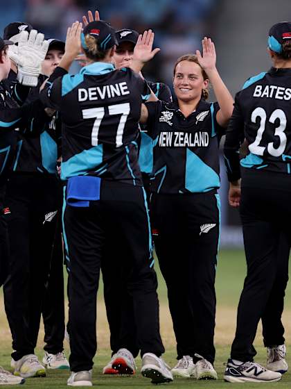 New Zealand reach semi-finals after defeating Pakistan