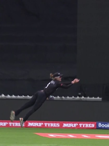 Maddy Green takes a spectacular catch to dismiss Perry