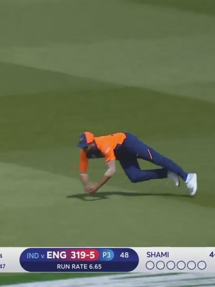 CWC19: ENG v IND - Chris Woakes falls to Mohammed Shami