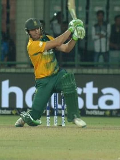 Crowd get what they want with AB De Villiers 6!