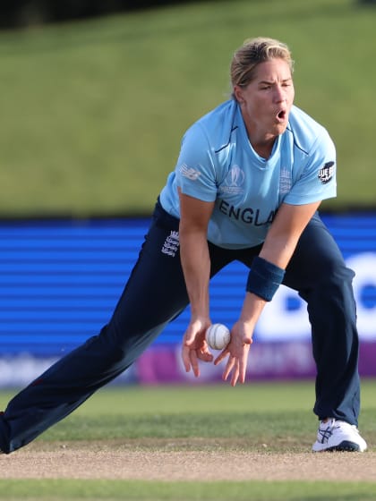 Anya Shrubsole claims the huge wicket of Laura Wolvaardt