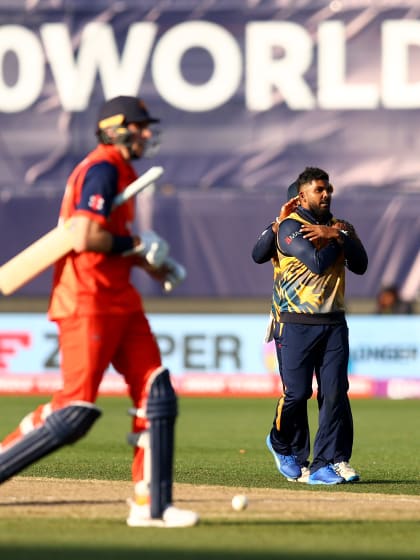 Wicket - Fred Klaassen - Netherlands v Sri-Lanka ICC T20WC 2022