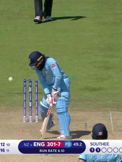 CWC19: ENG v NZ - Southee bowls Rashid with a stunning yorker
