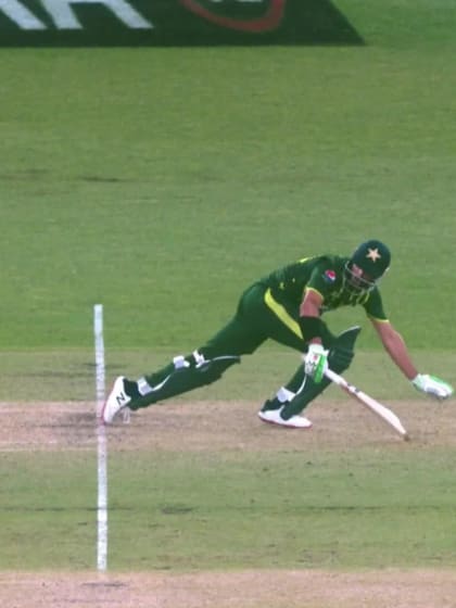 Wicket - Shan Masood - Pakistan v Zimbabwe ICC T20WC 2022