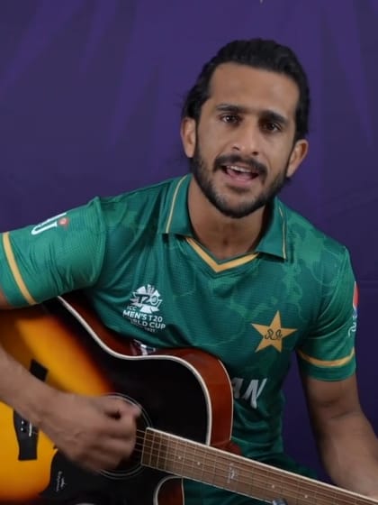 Pakistan star Hasan Ali belts out 'Dil Dil Pakistan' | T20 World Cup