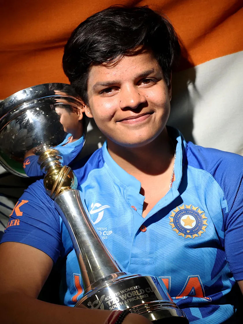 Logo of A proud Shafali Verma with the winning trophy